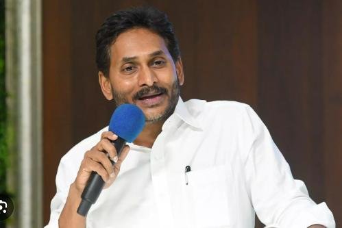మహిళలకే వైసీపీ అగ్ర తాంబూలం మున్సిపోల్స్కు వైఎస్సార్ కాంగ్రెస్ పార్టీ సన్నద్ధం